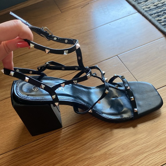 Black Heels - Picture 7 of 7